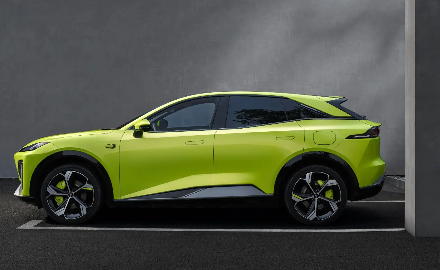 Diseño exterior camioneta eléctrica Deepal S07 E-MAX
